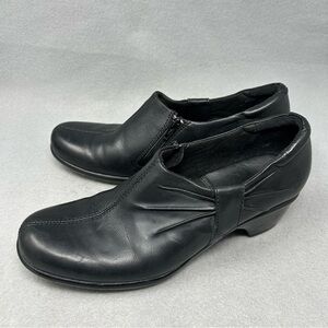 Clarks Low Cut Boots Black Leather Women Sz 8.